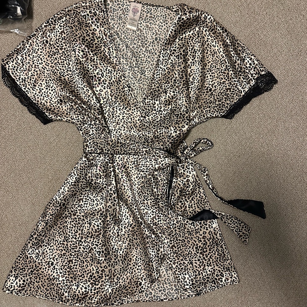 In Bloom size medium silky cheetah print robe.